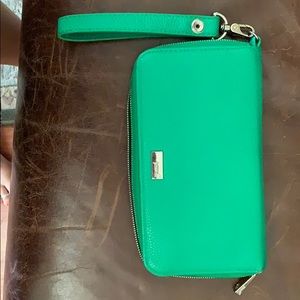 Green wallet fits my iPhone max lots of space